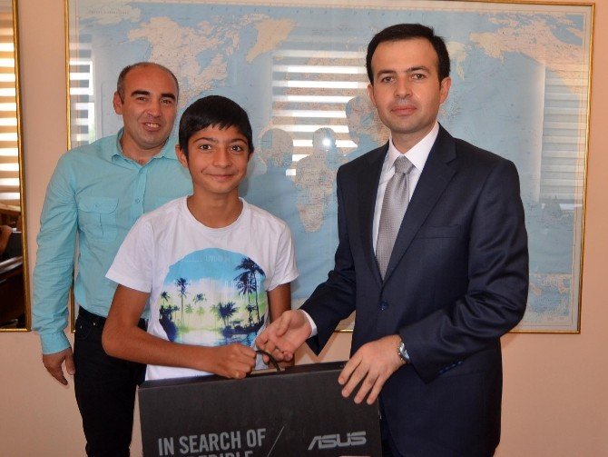 Kaymakam Karaca’dan TEOG’da ilk beşe girenlere ödül