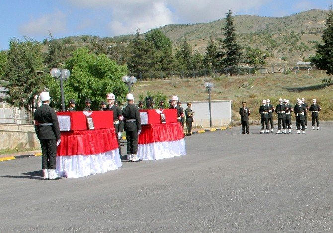 Elektrik Çarpması Ve Kalp Krizi Sonucu Şehit Olan 2 Asker Memleketlerine Uğurlandı