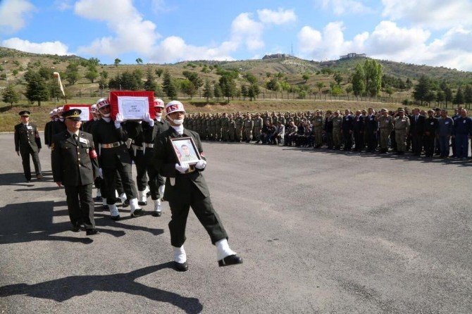 Elektrik Çarpması Ve Kalp Krizi Sonucu Şehit Olan 2 Asker Memleketlerine Uğurlandı
