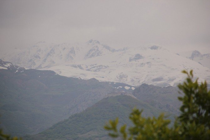 Tunceli’de Yüksek Kesimlere Kar Yağdı