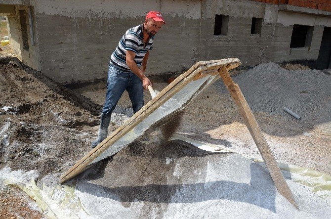 İnşaat işçilerinin zorlu yaşamı