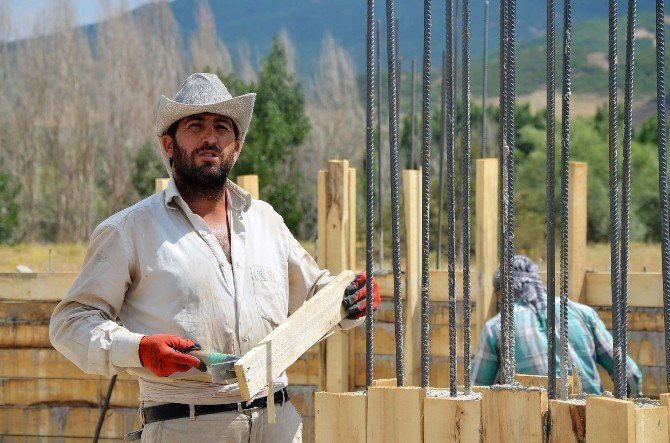 İnşaat işçilerinin zorlu yaşamı