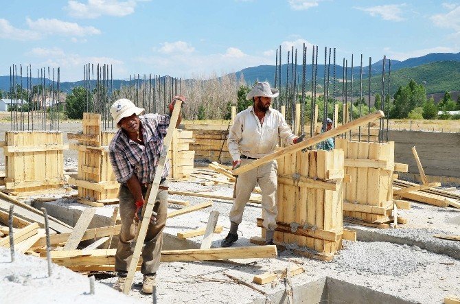 İnşaat işçilerinin zorlu yaşamı