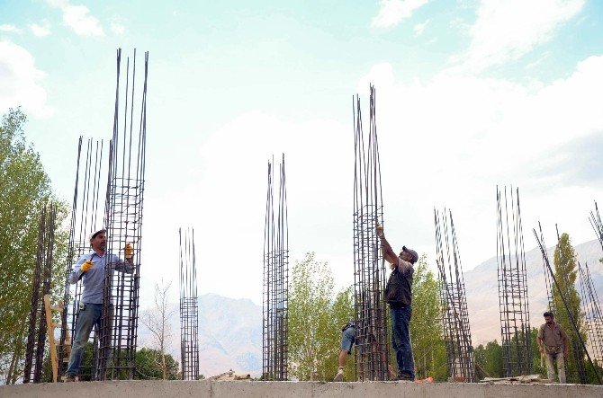 İnşaat işçilerinin zorlu yaşamı