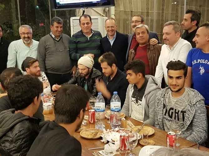 Turan Emeksiz Lisesi mezunlarından Yeni Malatyaspor onuruna yemek