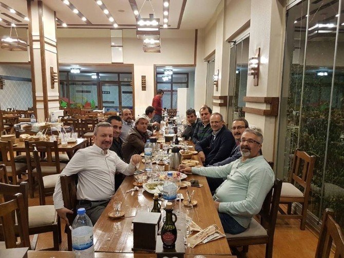 Turan Emeksiz Lisesi mezunlarından Yeni Malatyaspor onuruna yemek