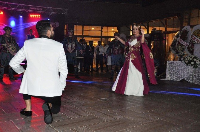 Mustafa Topaloğlu, Oğlunu Kuşadası’nda Evlendirdi