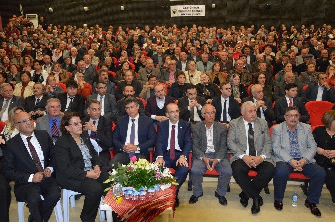 Niksar’da “Cumhuriyet ve Demokrasi” konferansı