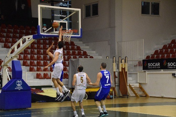 Acıbadem Üniversitesi Play-off’da Yarı Finalde