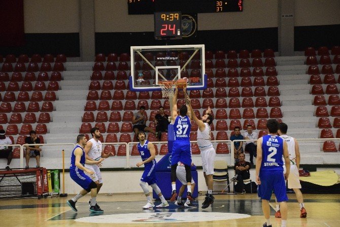 Acıbadem Üniversitesi Play-off’da Yarı Finalde