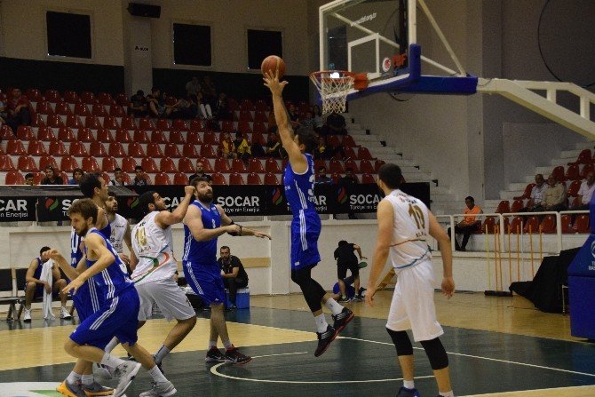 Acıbadem Üniversitesi Play-off’da Yarı Finalde