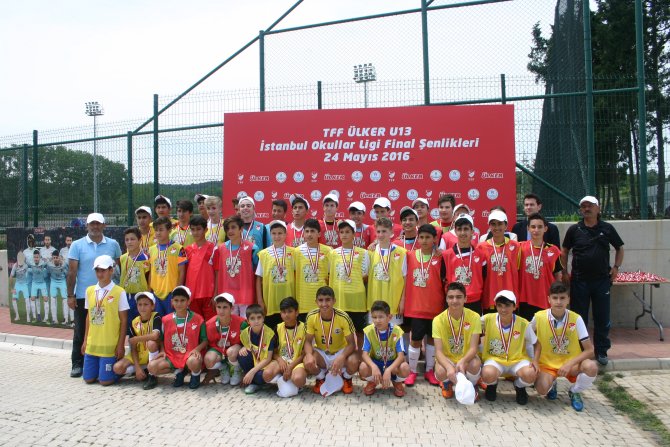 U13 İstanbul Okullar Ligi'nde final şenliği Riva'da yapıldı