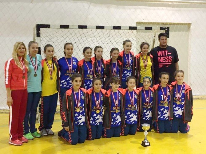 Mudanya’nın Altın Kızları Şampiyon Olarak Döndü