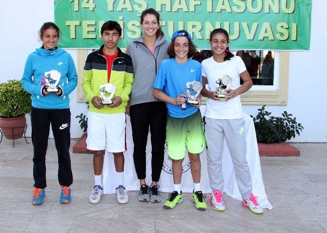 14 yaşın kupaları İpek Soylu’dan