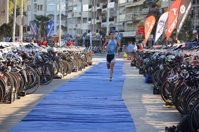 Türkiye Triatlon Şampiyonası finali Kuşadası’nda yapıldı