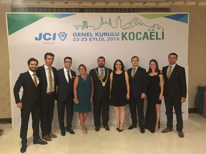Manisalı avukat Noyan, genç liderlerin Türkiye başkanı oldu