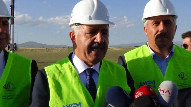 Bakan Ahmet Arslan, BTK Demiryolu hattında incelemelerde bulundu