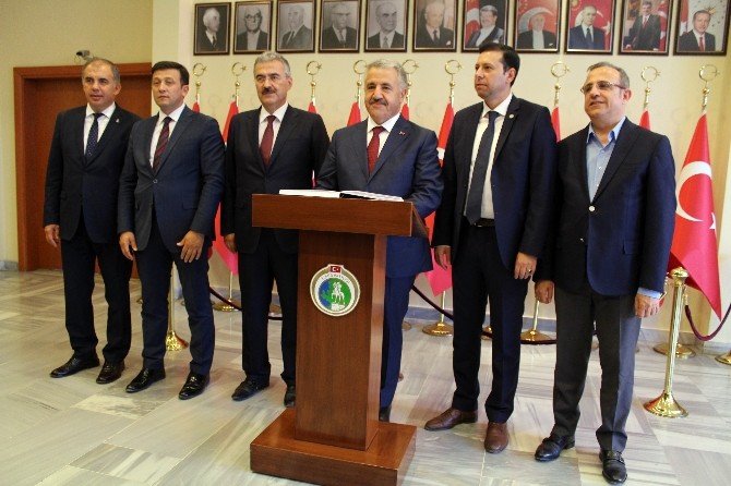 Ulaştırma Bakanı Arslan, İzmir Valiliğini ziyaret etti