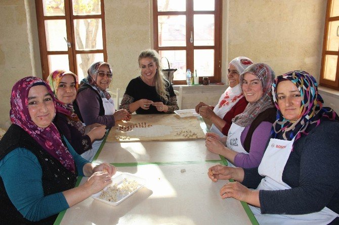 Yeliz Yeşilmen Kapadokya’da mantı açtı