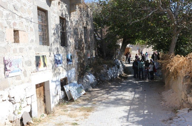Ünlü ressam köylerde resim sergisi açıyor