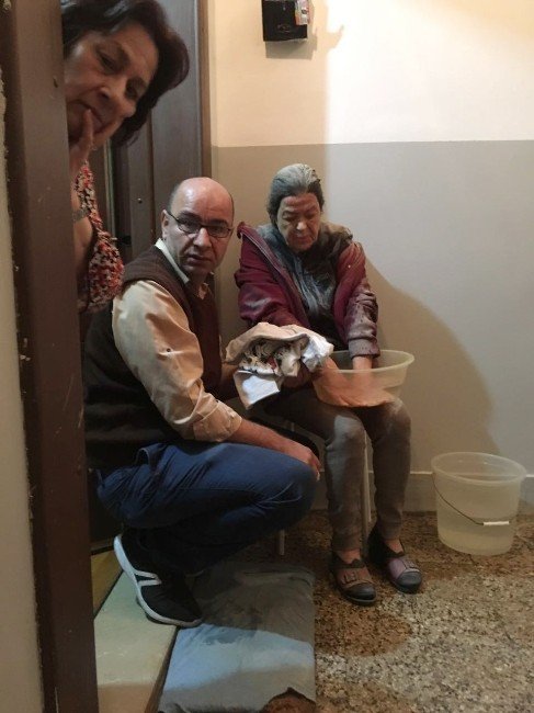 Cihangir’de ünlü tiyatro oyuncusunun evi yandı