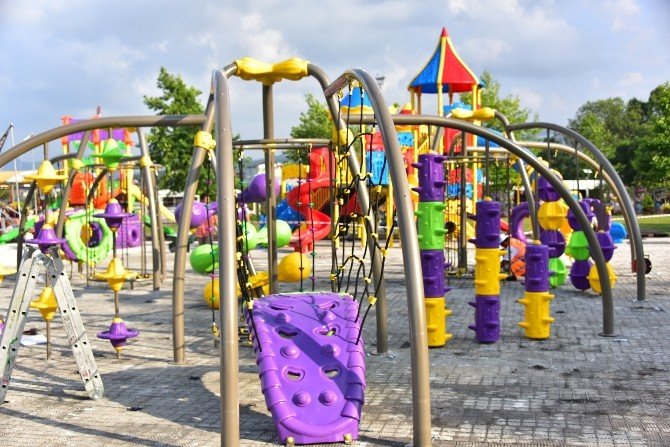 Atatürk Parkı çocuk oyun alanı yenilendi