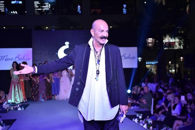 Cemil İpekçi’den İzmir’de muhteşem defile