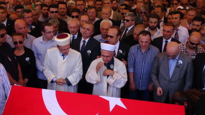 Yaşar Nuri Öztürk, son yolculuğuna uğurlandı (2)