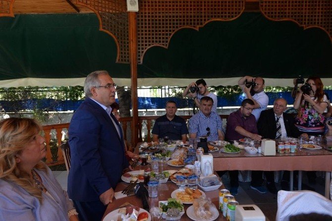 Vali Ahmet Hamdi Nayir basın mensuplarıyla bir araya geldi