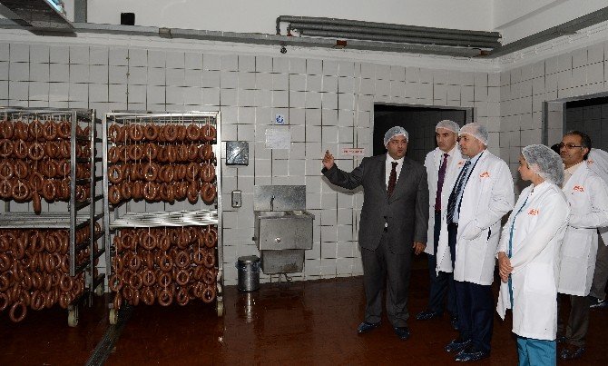 Vali Azizoğlu, et entegre tesislerini ziyaret etti