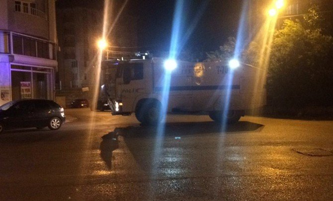 Van’da polise saldırı: 4 yaralı