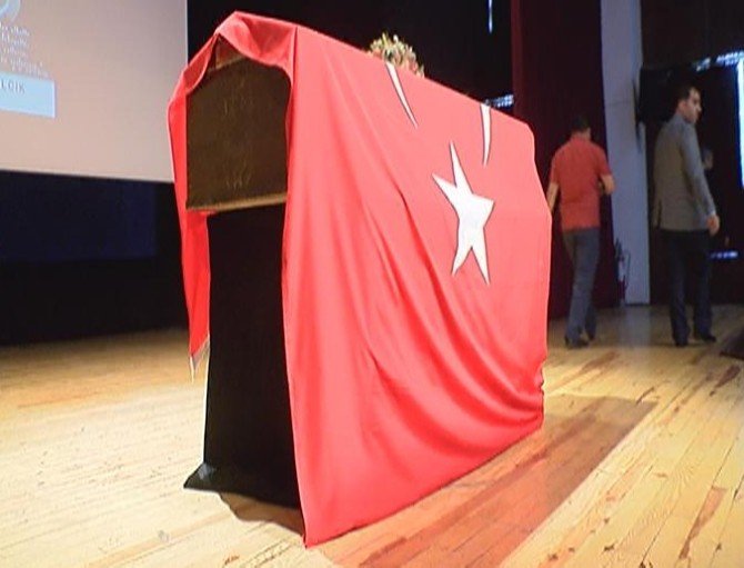 Duayen tarihçi için Ankara Üniversitesi Dil ve Tarih, Coğrafya Fakültesi’nde tören