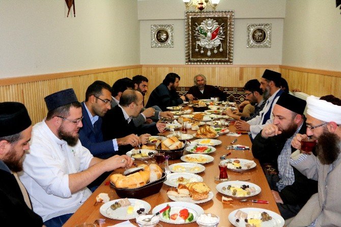 Vuslat Derneği yöneticileri basın mensuplarıyla bir araya geldi