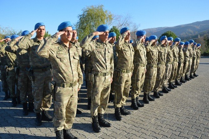 Kahraman komandolara Niksar’da davullu-zurnalı karşılama