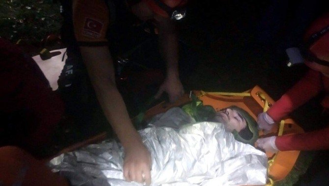 Yamaç paraşütüyle düşen üniversiteli 11 saat sonra yaralı olarak kurtarıldı