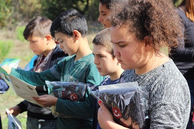 Pikamp üyelerinden köy okuluna yardım malzemesi