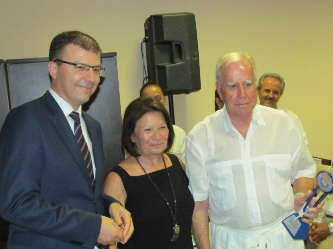 Gönüllülere vefa plaketi