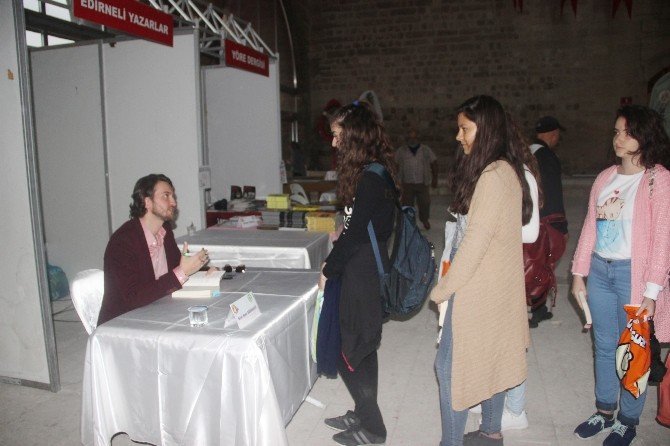 Yazar Bilal Sami Gökdemir, "Televizyon bizi aptal yerine koyuyor"