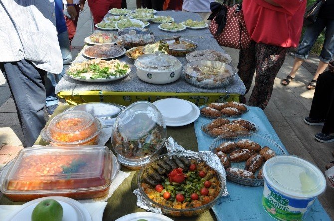 Edremit’te zeytinyağlı yemek yarışması yapıldı