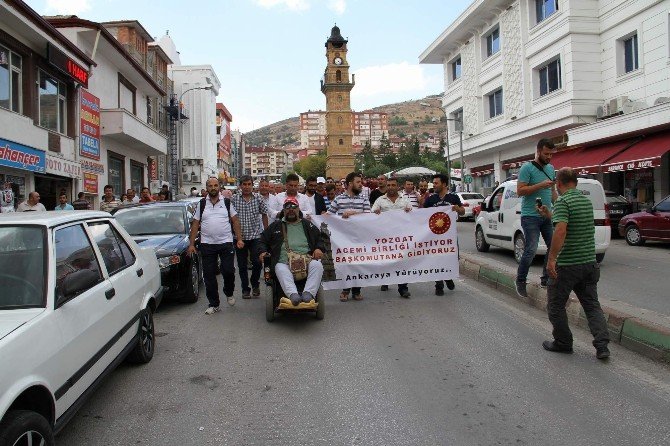 Yozgatlılar, Cumhurbaşkanı Erdoğan’dan acemi birliği istemek için yaya olarak yola çıktı