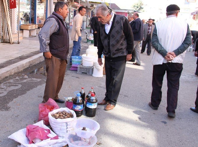 Yozgat’ta kışlık ürünler köylü pazarında yoğun ilgi görüyor
