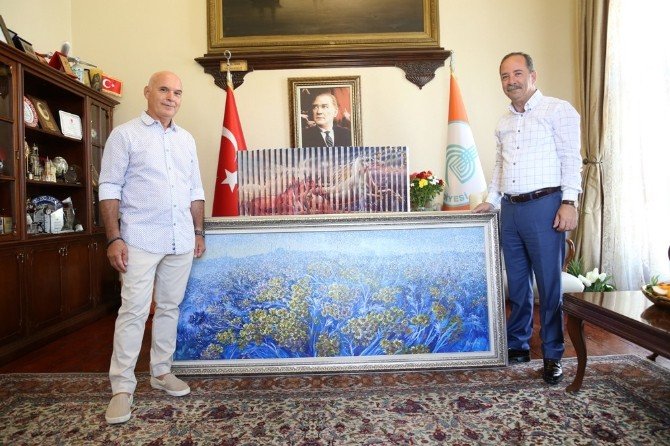 Ünlü ressam Nalbantis, dünyanın ilk dört boyutlu resmini Gürkan’a hediye etti