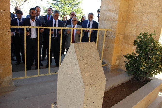 Yunus Emre Aksaray’daki anıt mezarı başında anıldı
