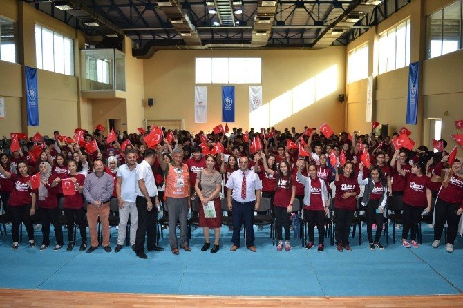 Yüreğir Gençlik Merkezi tarafından öğrencilere "Vatan ve Bayrak Sevgisi" etkinliği