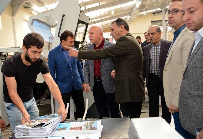 Başkan Sekmen, Zafer Medya Ofset Baskı Tesislerini gezdi