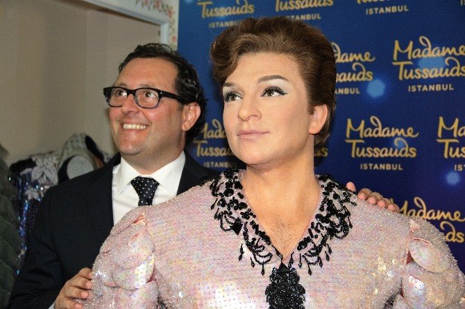 Sanat Güneşi Zeki Müren’in balmumu heykeli