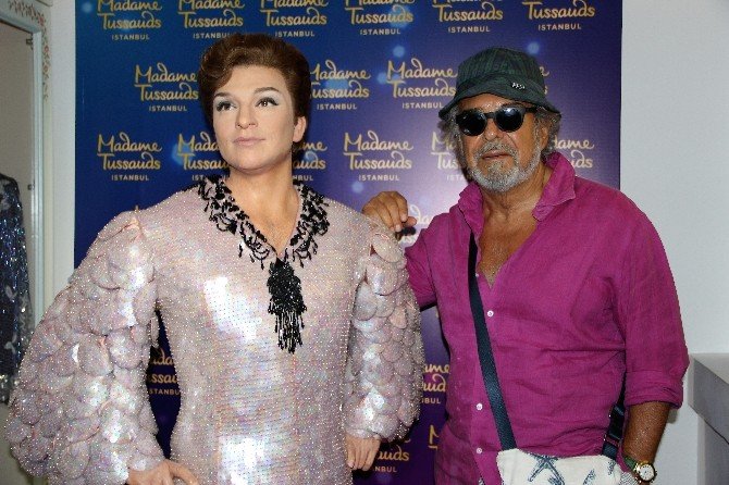 Sanat Güneşi Zeki Müren’in balmumu heykeli