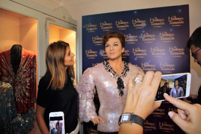 Sanat Güneşi Zeki Müren’in balmumu heykeli