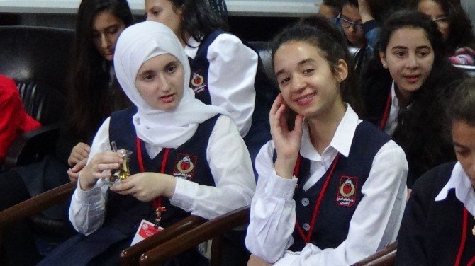 Filistinli öğrencilere zeytin çayı ikram edildi