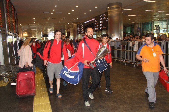 Zeytinburnu Belediyesi Buz Hokeyi Takımı Avrupa şampiyonu oldu